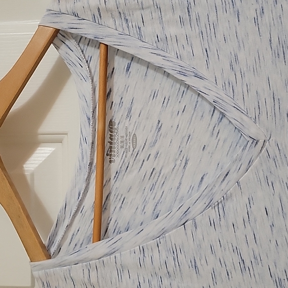 Old Navy V-neck Tee - Picture 3 of 4